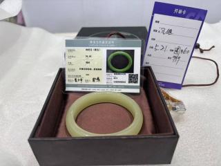 直播间2600元"和田玉"手镯变玻璃!消费者历经波折终获退款